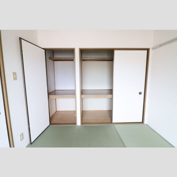 収納 (押入)