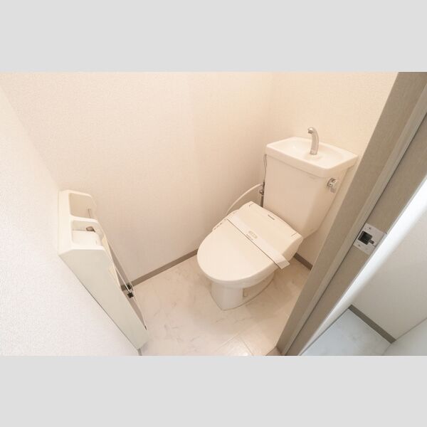 トイレ (トイレ)