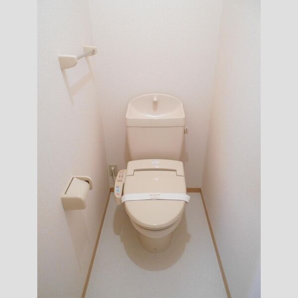 トイレ (温水洗浄便座です!)