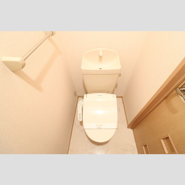 トイレ (温水洗浄暖房便座)